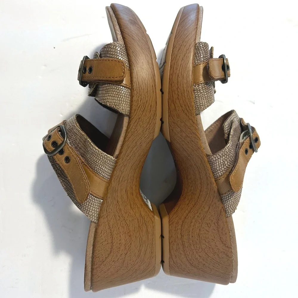Dansko Jessie Sandals Women 40 9.5 Sand Lizard Wedge Slip On Strappy Slide Clogs